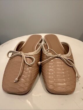 NWOT Women's Beige Mule Faux Skin Slides with Bow Detail  Shu Shop size 8.5